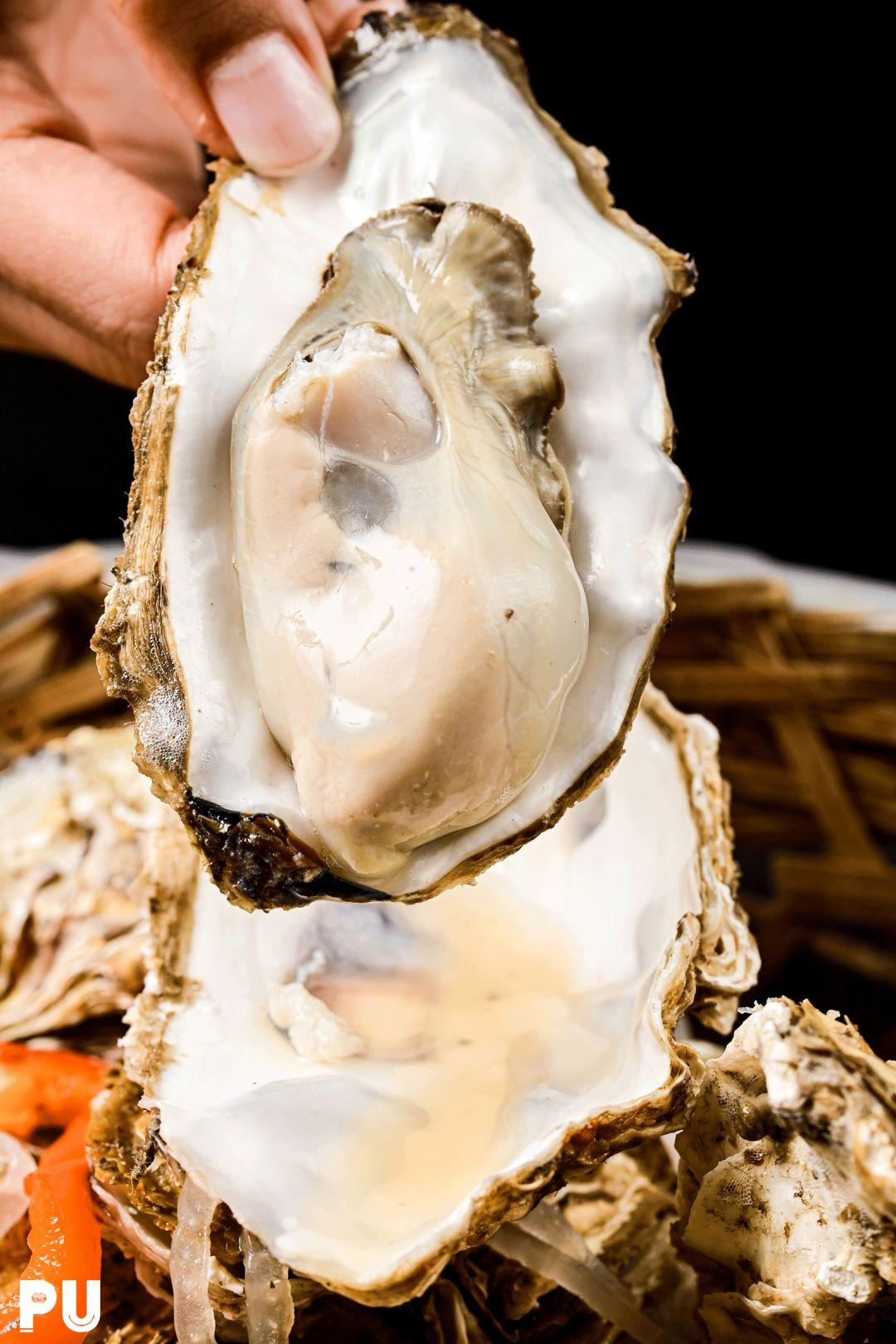 手掌大生蚝,鲜甜,肥美,爽滑,上桌前还爱生气