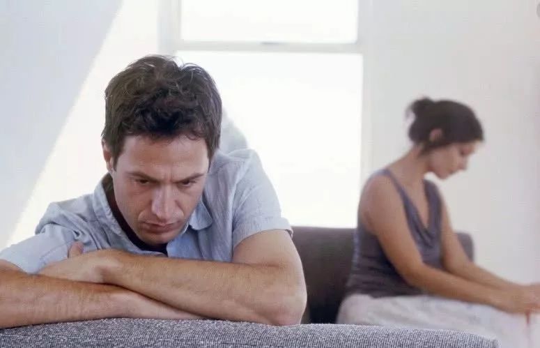男人得了相思病,会有"3种"表现,看看他是否在乎你?