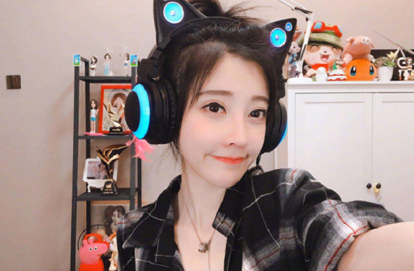 怎么样才能成为主播的粉丝呢 d755535423cd45c289e2b4a643a0fdab.png