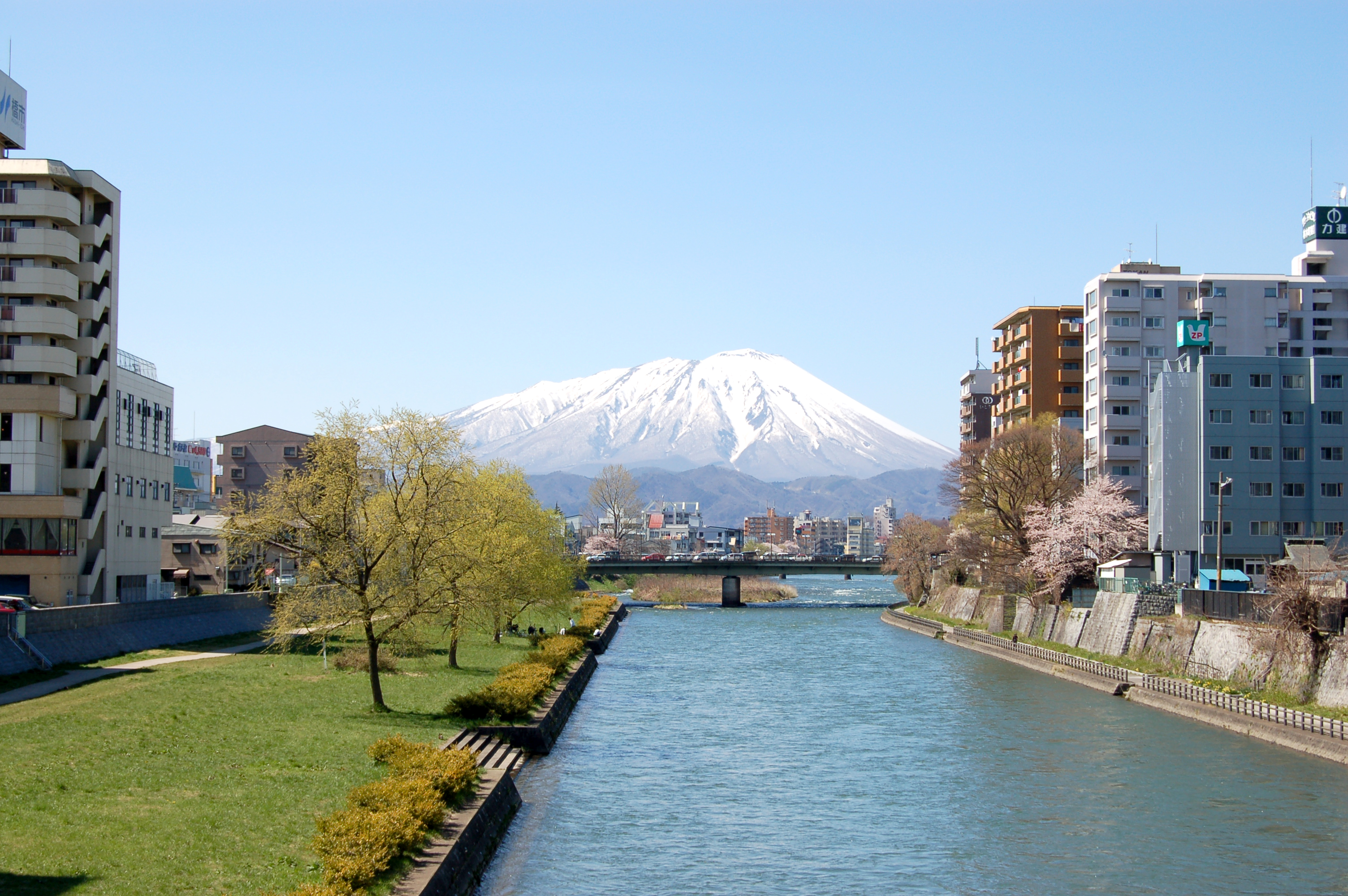 初冬之立石寺纳经堂 山形县 春季于山寺顶附近 山形县 从立石寺(最上