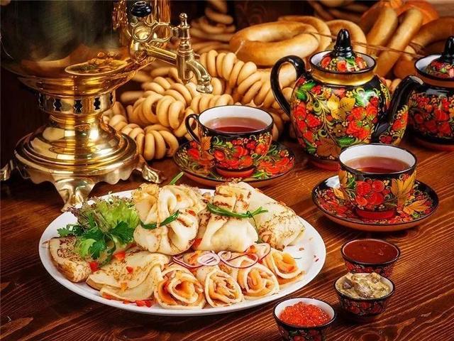 俄餐的特色红菜汤,罐子肉,鱼子酱,烤香肠等又是俄罗斯的经典美食.