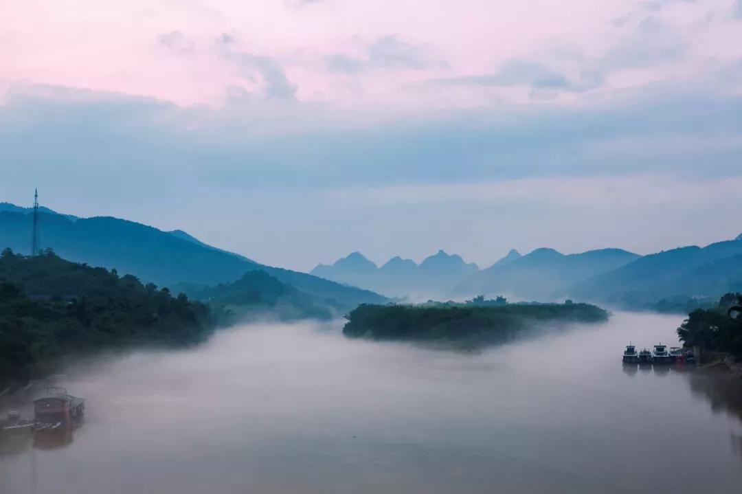 醉卧漓江绝美山水,打卡现实版纪念碑谷,感受漓江边上的浪漫生活