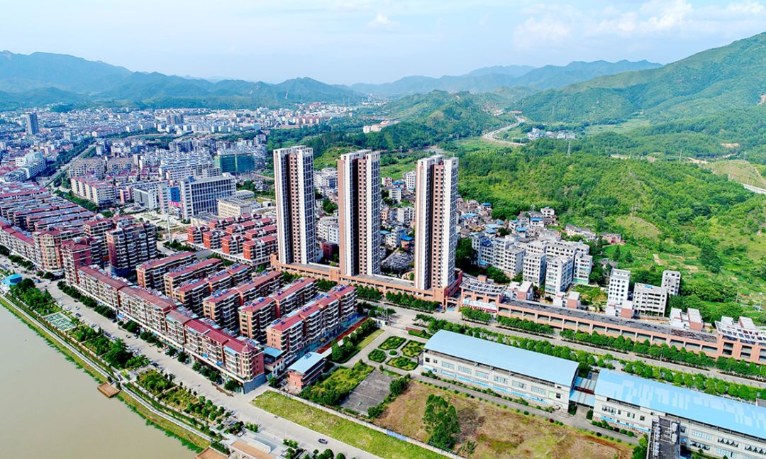 头条铭记历史70年前的今天全南县城解放