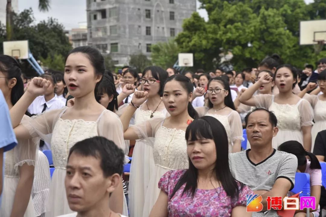 这一天,博白县王力中学沸腾了!