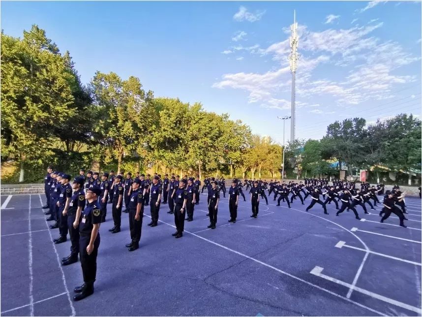 军人口令怎么喊有气势_军人怎么画简笔画(2)