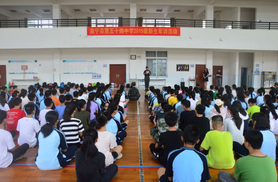 习军人之姿展少年风采南宁市第五十四中学举行2019级新生军训活动