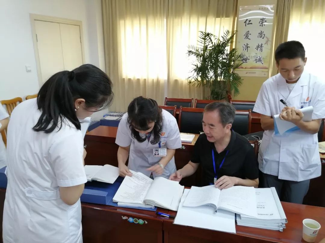 市卫健委中医科科长冉书为主持,市卫健委庞文学副主任,院长孙安平