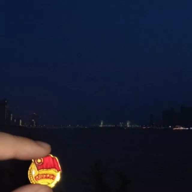 行走的团徽丨华兴团员携信仰,一直在路上!