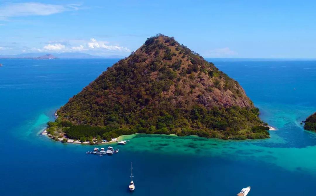 巴里岛旅游发现一个有粉红色海滩的地方让无数少女情侣心动向往