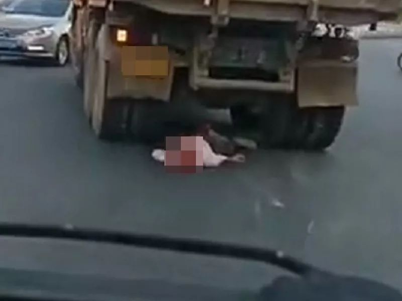 这起血淋淋的交通事故