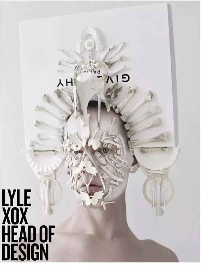 他竟用垃圾,废弃旧内衣给自己做造型,Vogue和