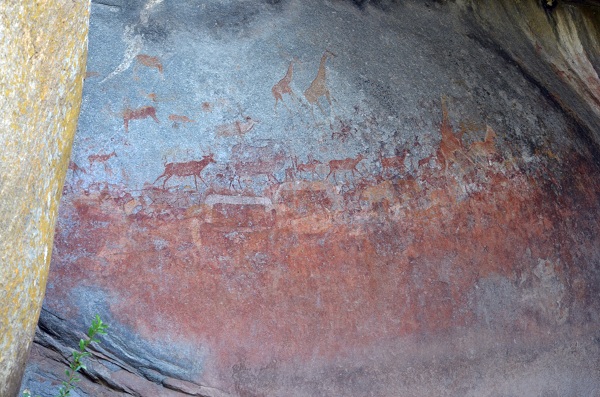 自然中的历史，历史中的自然：津巴布韦岩画的寻与思