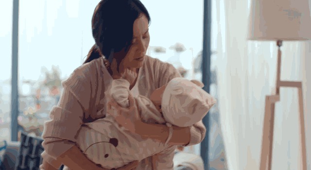                     哄宝宝睡觉时，注意避开这六个错误！