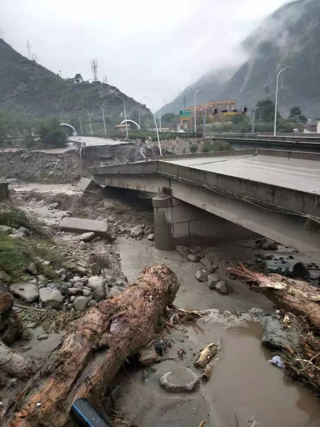 汶川人口多少_汶川地震死了多少人