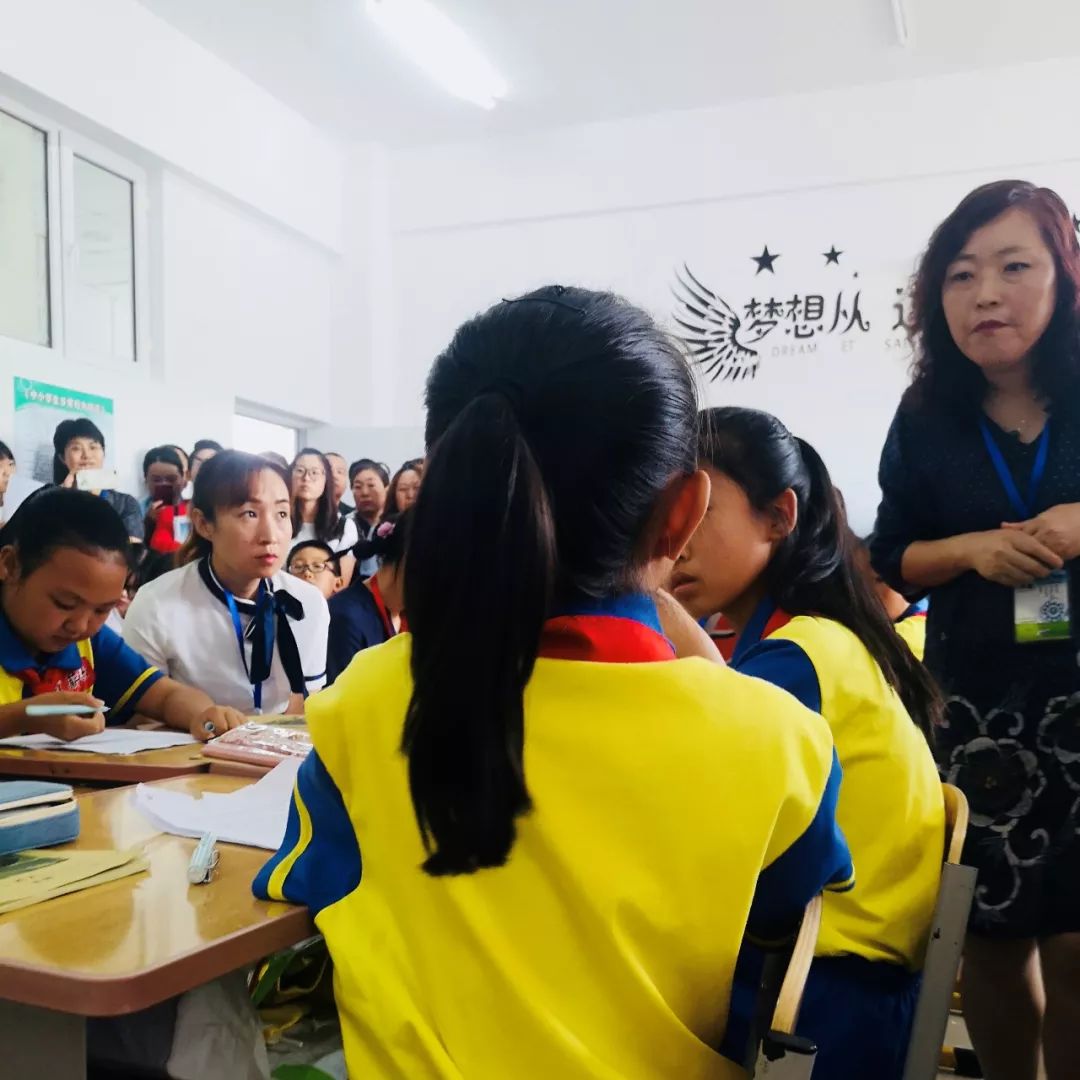 什么叫专题课 3c67c4c0af4c4134adb686821b325e7e.jpeg