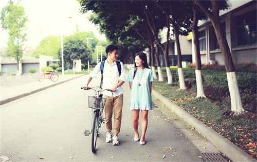 婚后偷偷补贴娘家,老公跟我大发雷霆,婆婆的做法却让我暖到哭
