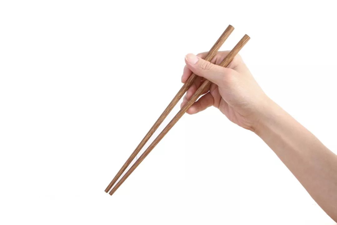 这么用筷子可能会让你生病!最后一个,几乎人人都做错了