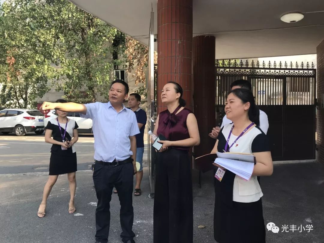 光丰小学迎接市政府副秘书长邓霜丰一行观摩指导