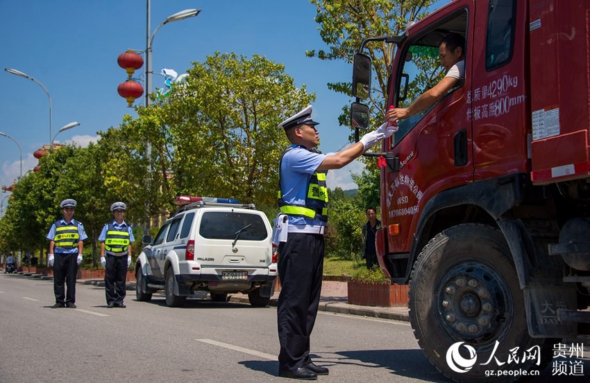 贵州务川:烈日下的坚守(高清组图)