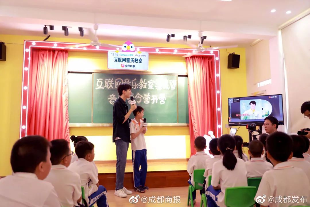 王俊凯到仁寿来啦,还在禄加镇中心小学当了小学老师!