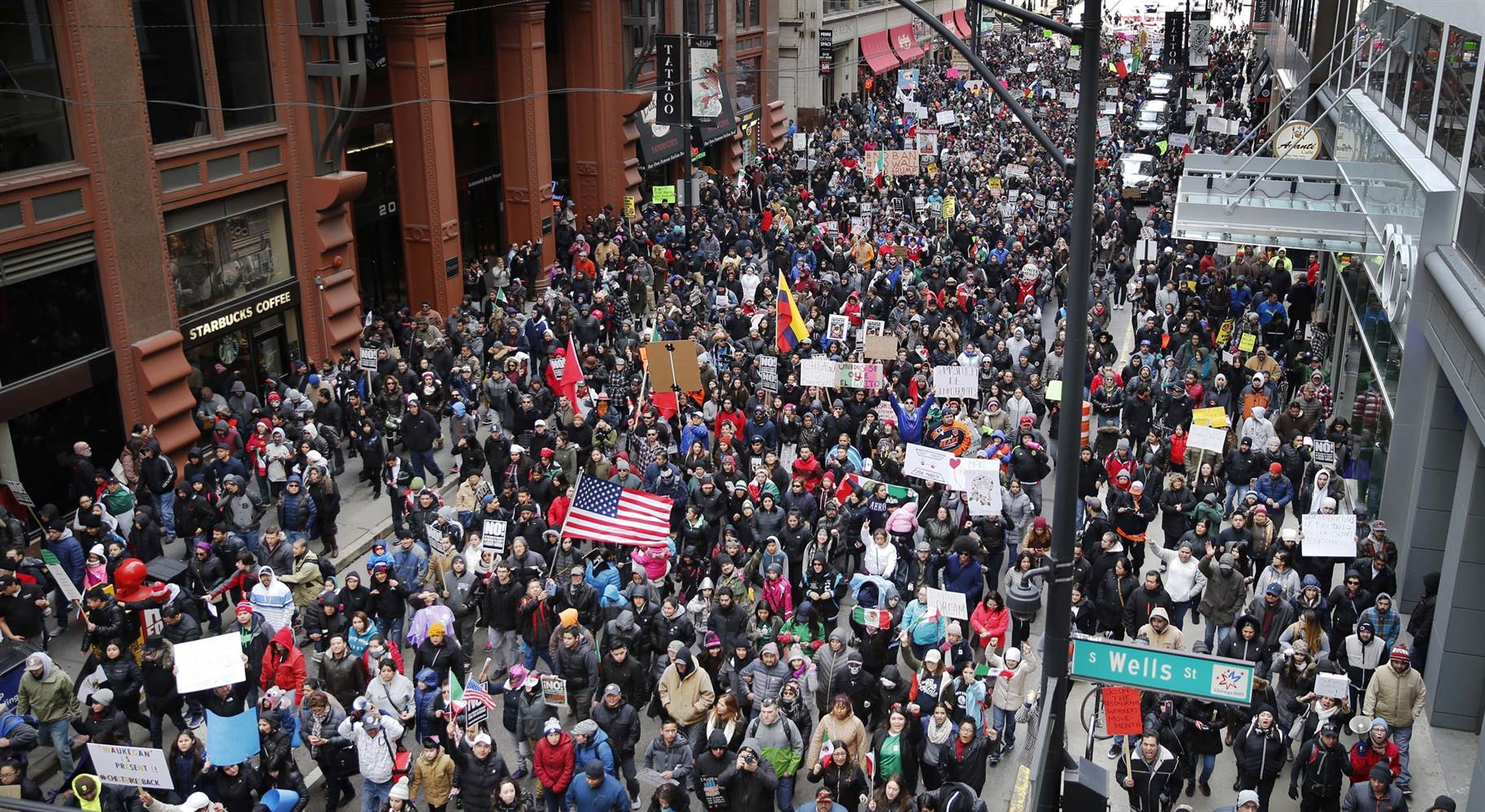 全美现大规模抗议：巴以双方支持者街头“混战”，联合国大厦被包围_凤凰网