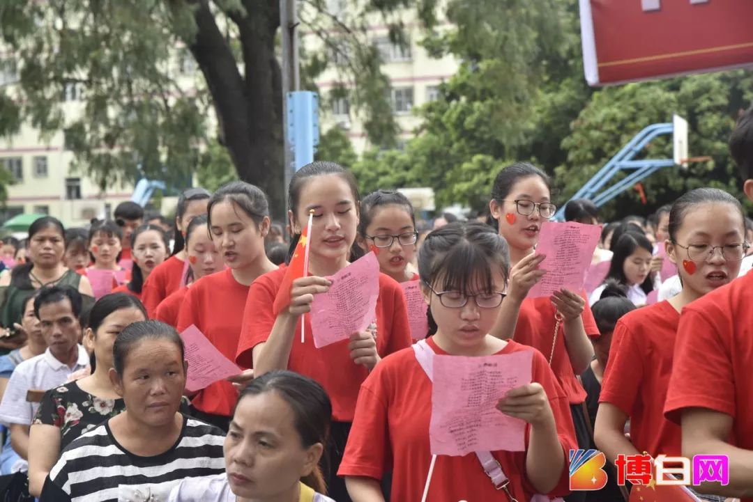 这一天,博白县王力中学沸腾了!