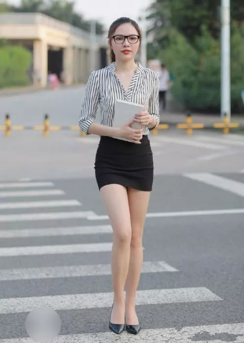 开学了,中学新来的美女英语老师
