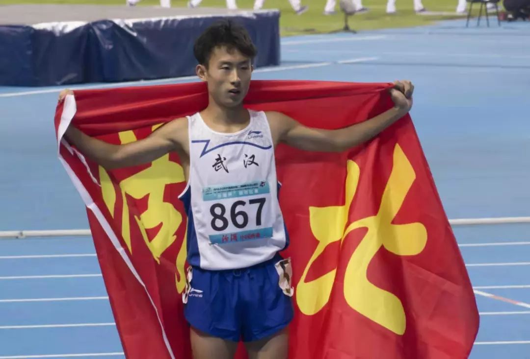 我校学子黄浩文为湖北夺接力金牌并破全国纪录