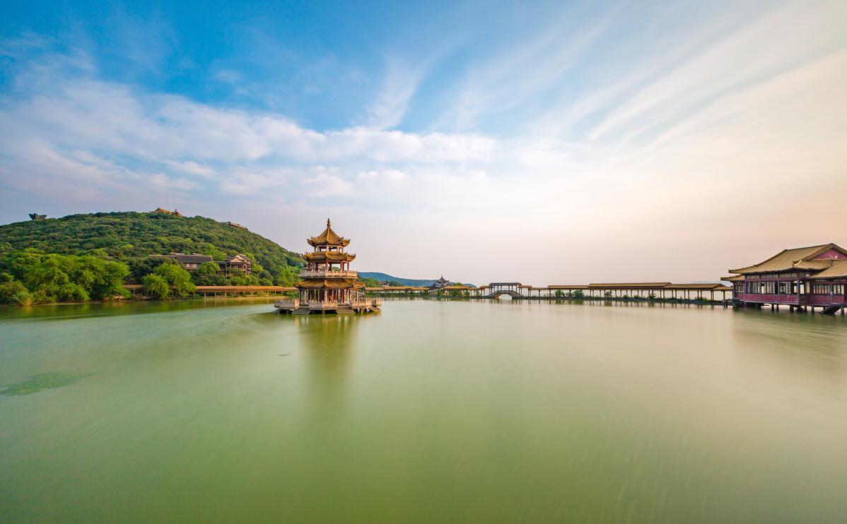 苏州吴中太湖旅游区位于天堂苏州西南隅的太湖之滨,包括了"中国