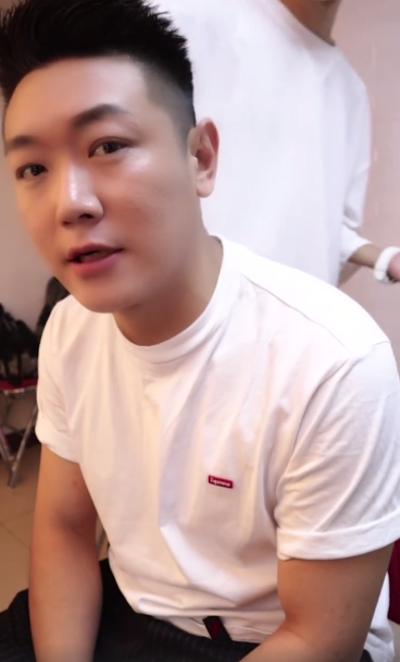 田源丢掉主持事业后,直播卖货做网红,重回天天向上再无可能?_汪涵