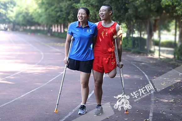 独腿也可以跳得远重庆残疾人田径队备战第十届残运会