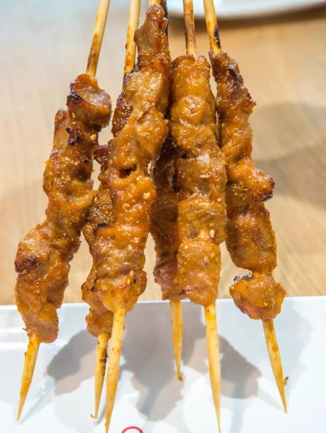 狂野派的猪肉串,入口还是那么香嫩,略带一丝甜味,在不经意间就满足了
