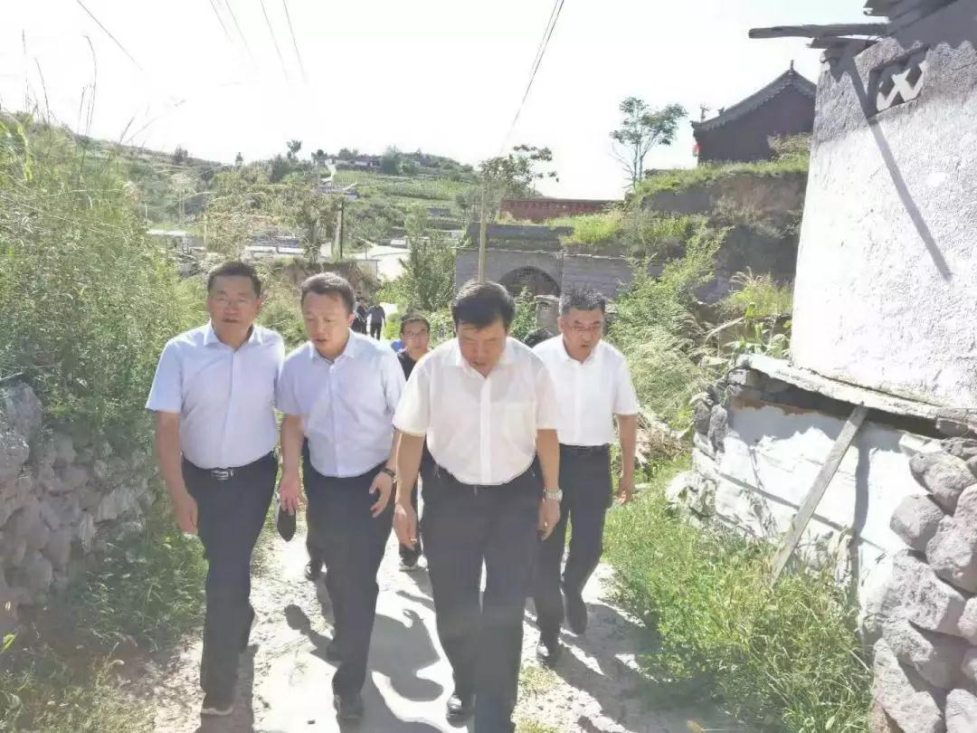 王文保调研偏关扶贫开发工作