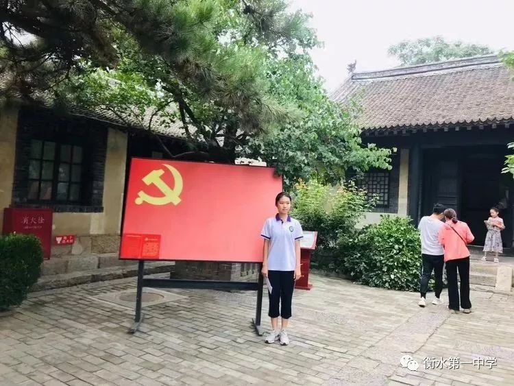 最后,我要发出诚挚的邀请,邀请亲爱的同学们来我的家乡涉县,感受老区