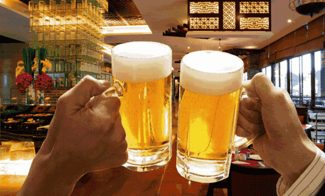 海鲜火锅配啤酒全场无限畅吃吃不饱算我输