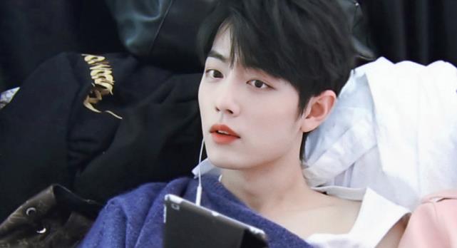 为什么肖战说自己是全家最丑?看到妈妈照片,网友:男神