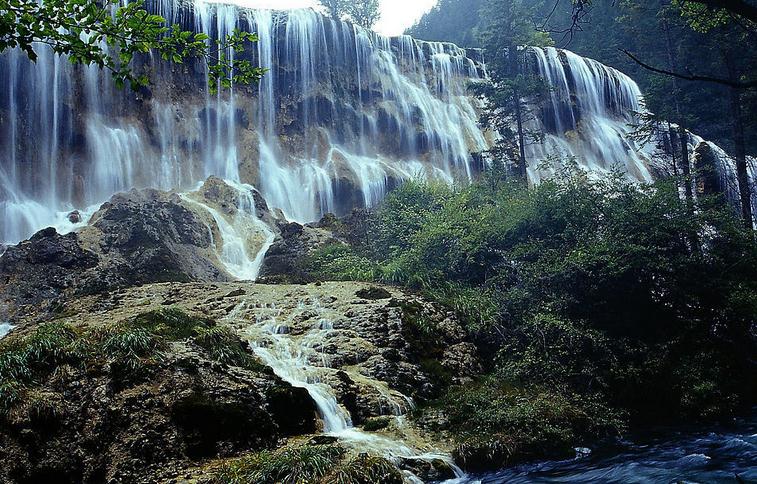 中国最宽的瀑布_世界上最壮观的十大瀑布排行榜