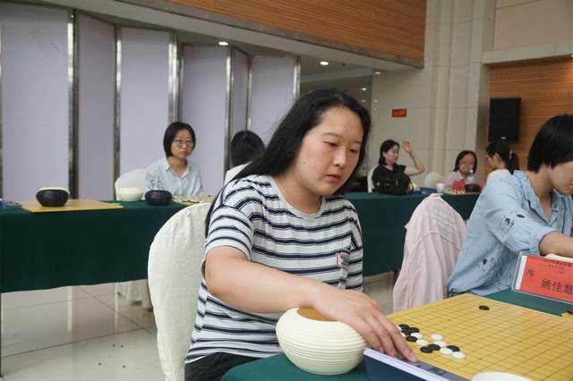 新初段姚佳慧:期待定段但没信心 先生是棋痴_围棋