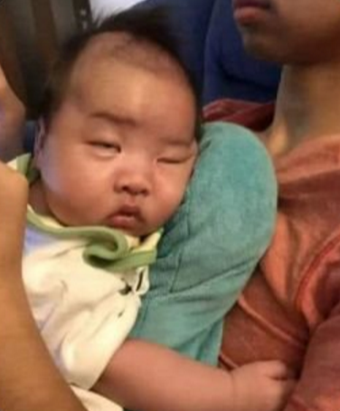                     新手父母比赛如何把孩子拍的更“丑”？网友：感谢父母不扔之恩！