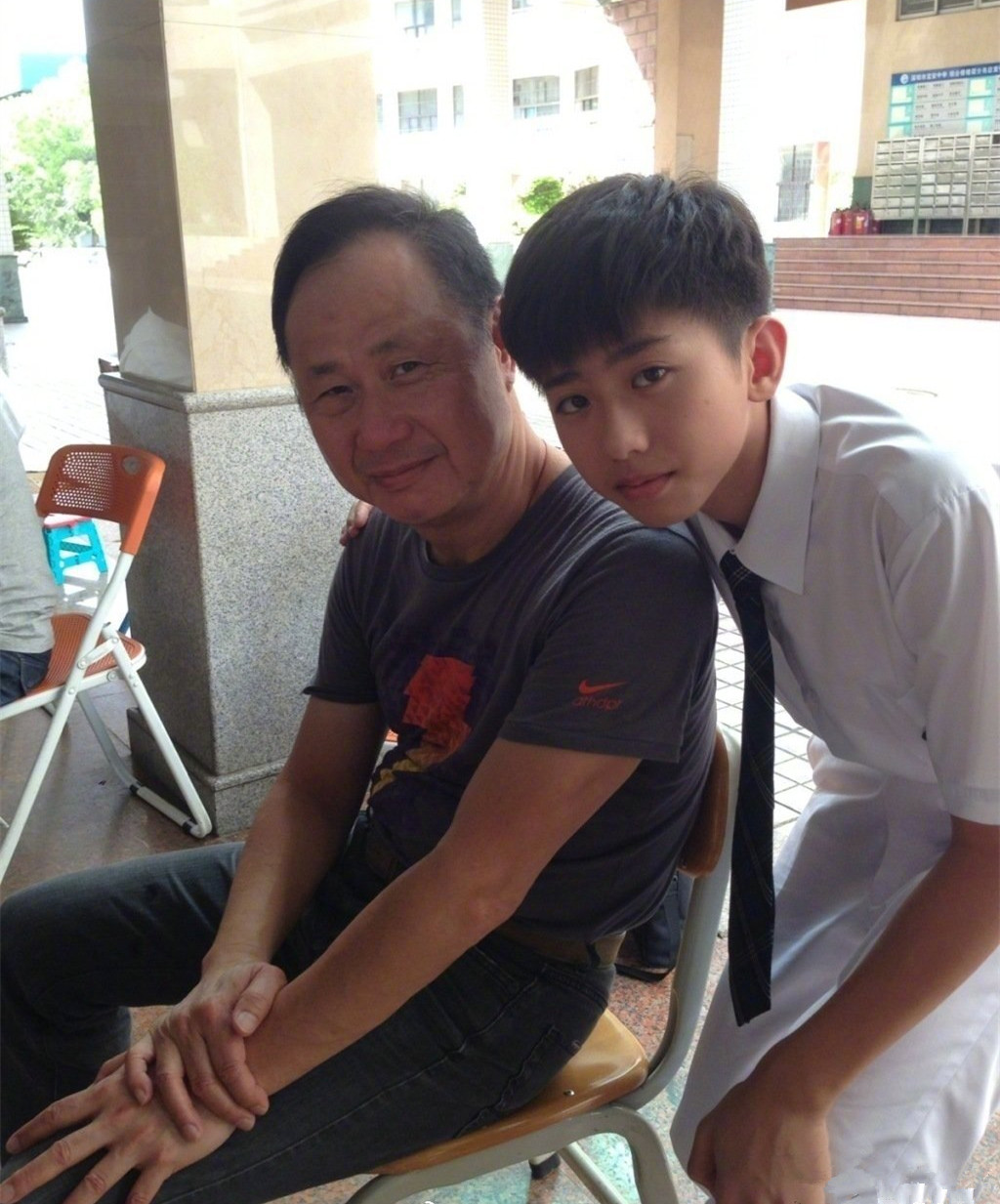 原创蔡徐坤是张子枫的粉丝，王源和肖战是邻居，圈内人际关系很奇妙