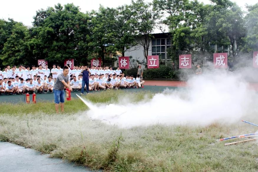 全聚德天价账单爆红,一杯西瓜汁都要卖上三位数,遭众网友怒怼