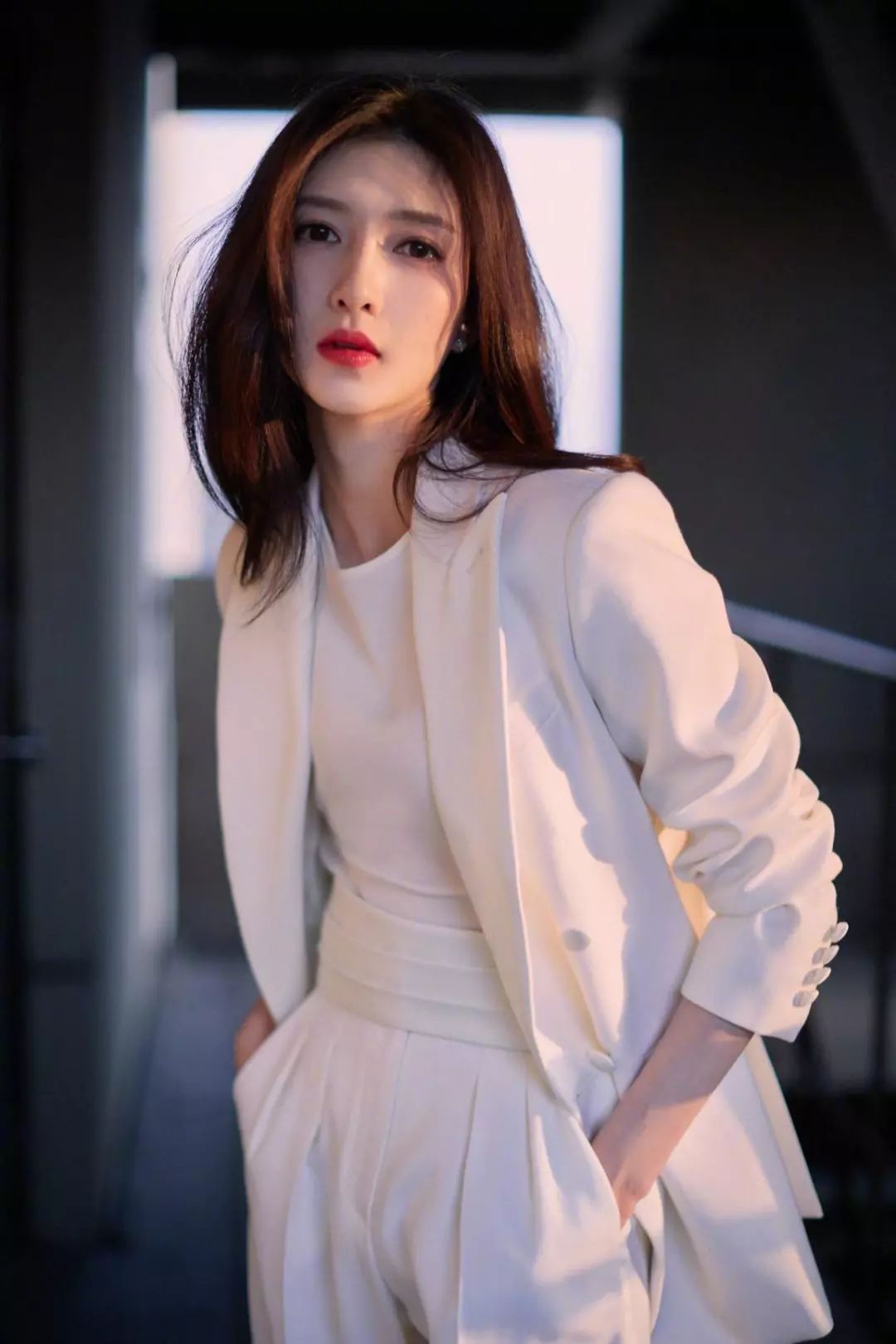 江疏影被韩媒选为最想约会的女星！网友评价“NO PS的超强美貌”_气质