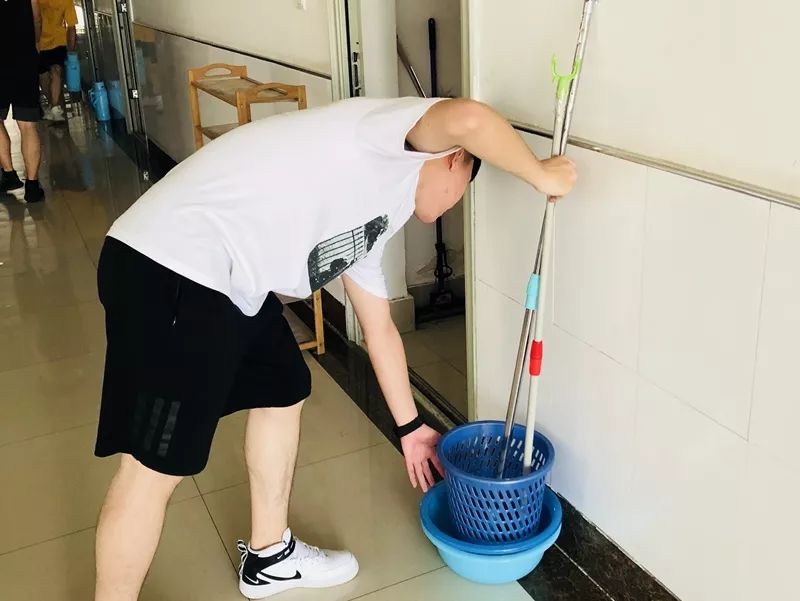 怎么收拾家最好 4462fd54555c4b87b322bcd6977c551d.jpeg