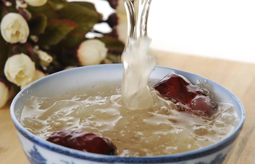 银耳怎么炖出胶 4a2df52f2bb3409bb03b5caffd80a53a.jpeg