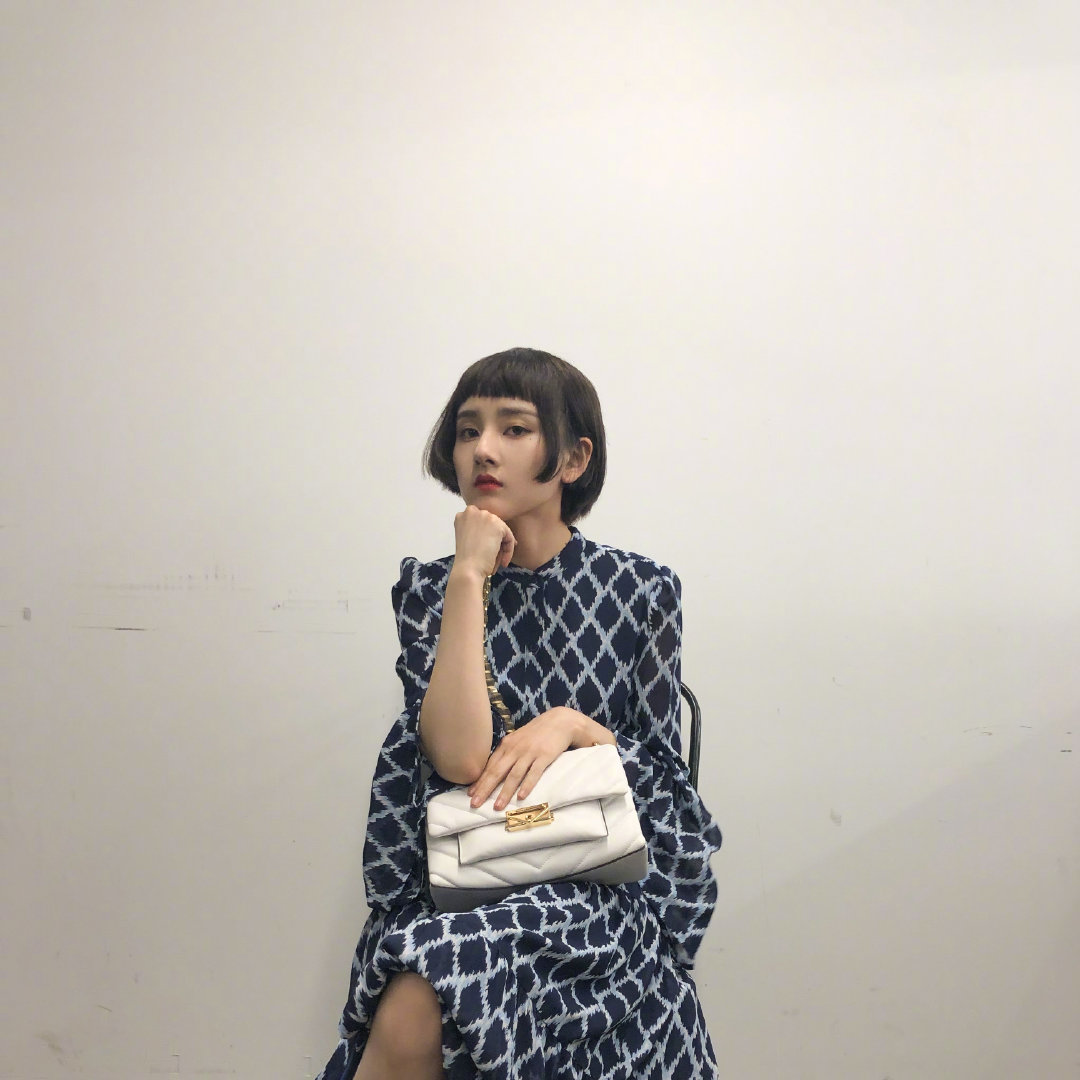 宋祖儿一头齐耳短发新造型,俏皮可爱满满的少女感