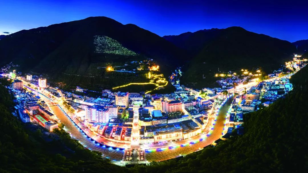 马尔康夜景图--田文涛摄 图:马尔康市委宣传部,马尔康市摄影协会 转