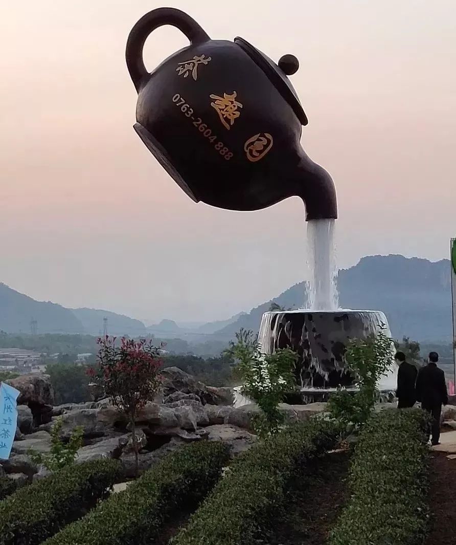 生产基地，拥有六大类茶、四十多个优良茶树品种，而成为中国著名茶乡。