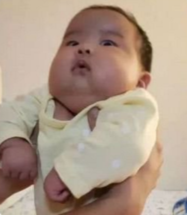                     新手父母比赛如何把孩子拍的更“丑”？网友：感谢父母不扔之恩！