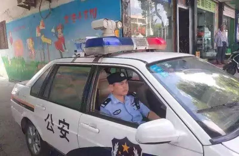 警队故事璀璨灯光下的暗夜卫士