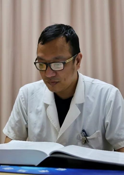 几十辆奔驰在仓库落灰,8折都没人要?车商:要面子的人都去哪了?